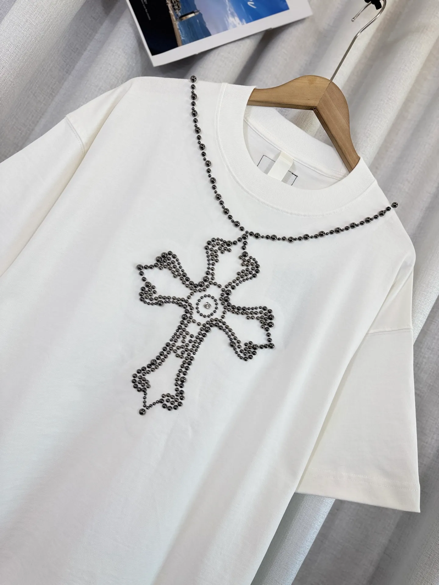 P210 ch high version Chrome Hearts 2025 spring and summer new horseshoe cross printed pearl compass short-sleeved T-shirt, fabric: 26 double yarns, 320 grams weight, pearl necklace Printing process: pearl necklace Color: black white Size: S M L XL Style number: 5168